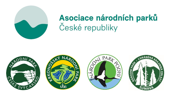 loga čtyřech českých národních parků a logo Asociace národních parků