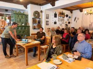 Účastníci workshopu v programu Partner NP Šumava při přednášce